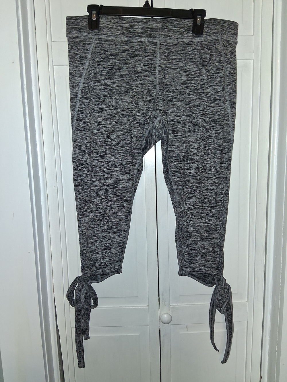 Mossimo Supply Co. Women's Gray Tie-Hem Athletic Capri Leggings